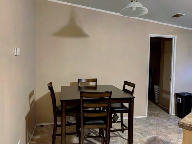 Foto del edificio - Fully Furnished Nice 3BR/2BA Home