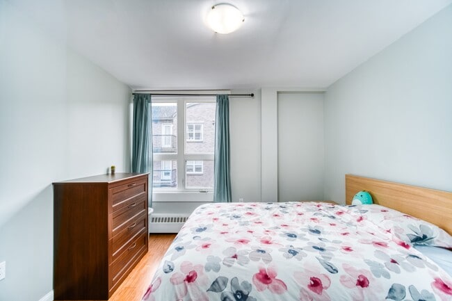 Photo du bâtiment - 5222-5222 Green St