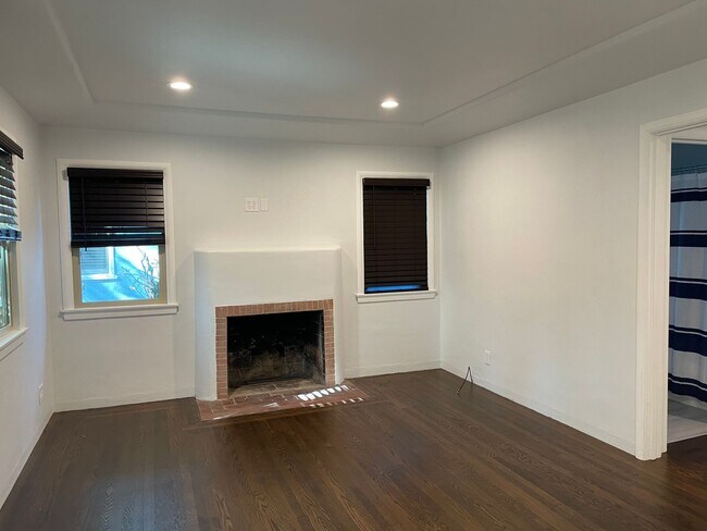 Building Photo - Single Family Home Near Land Park