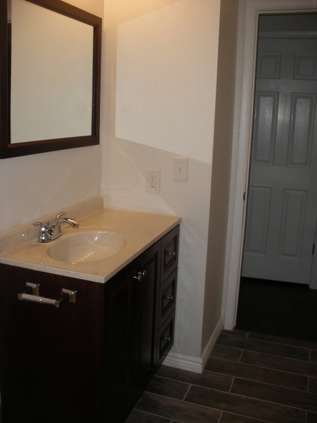 Foto del edificio - West Valley Four Bedroom Remodeled Split E...