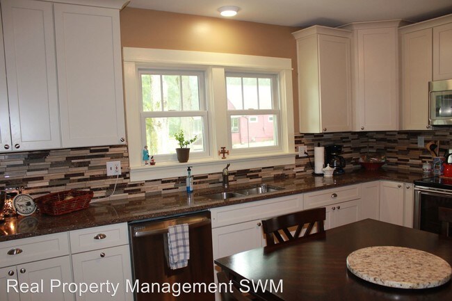 Building Photo - 3 br, 2 bath House - 3652 Riverside Rd