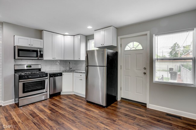 Building Photo - Beautiful renovated 2BR / 2Ba row house