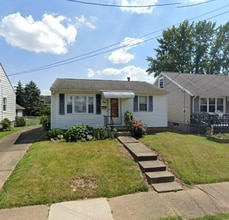Building Photo - 735 Vogel Ave NE