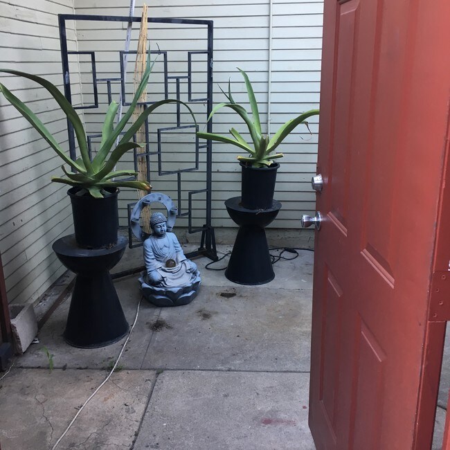 Foto del edificio - 906 Gladys Ave