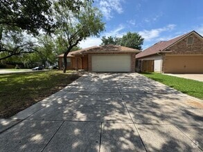 Building Photo - 7102 Shady Elms