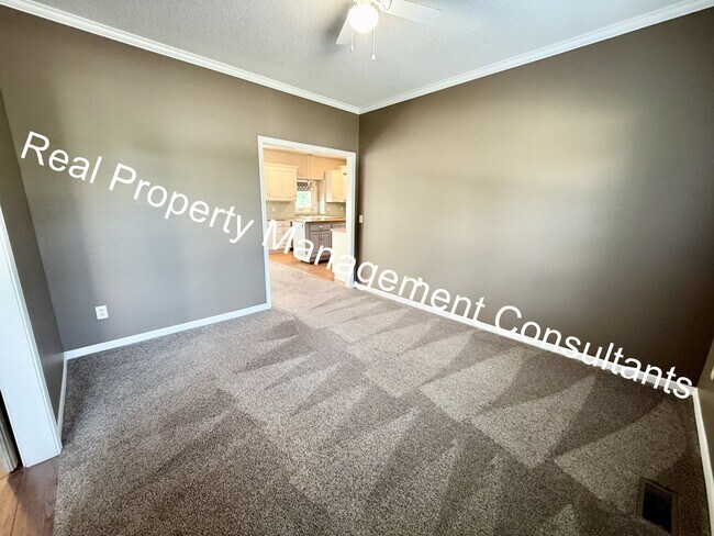 Foto del edificio - Spacious 4 Bed, 4 Bath Home with 3+ Car Garage and Amazing Amenities in Liberty schools!
