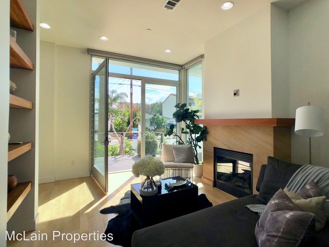 Building Photo - 2 br, 2.5 bath House - 311 S Myers #1