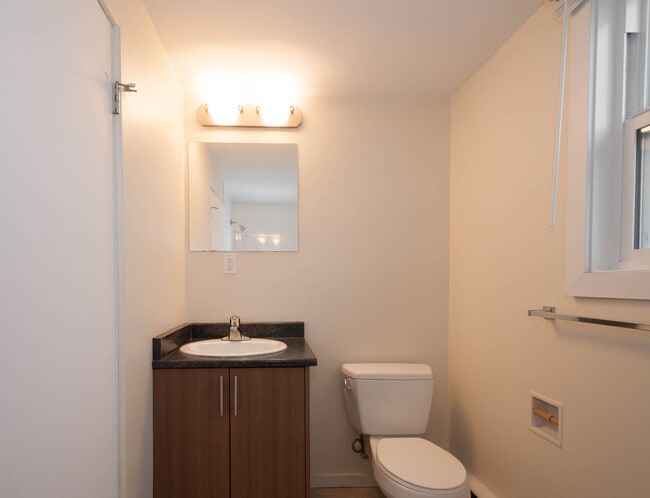 Building Photo - Rodney