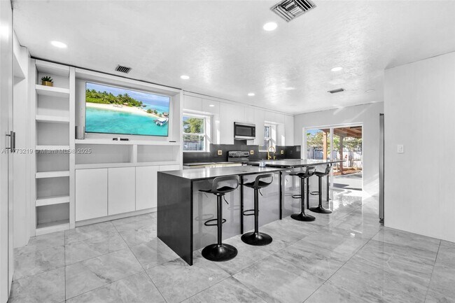 Foto del edificio - 7151 Taft St