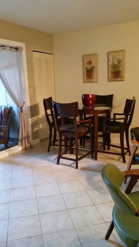 Foto principal - 6519 W Newberry Rd