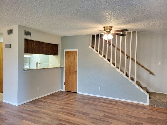 Building Photo - COLONIAL PARK CONDO