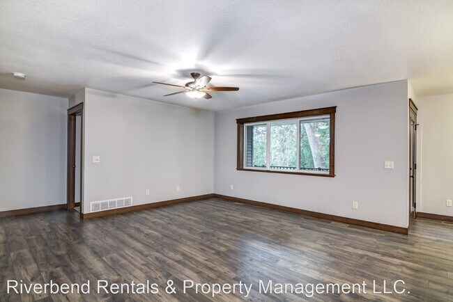 Building Photo - 4 br, 3 bath House - 969 Daisy Lane