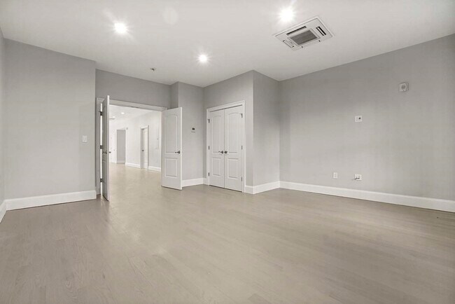 Foto del edificio - 555 Massachusetts Ave