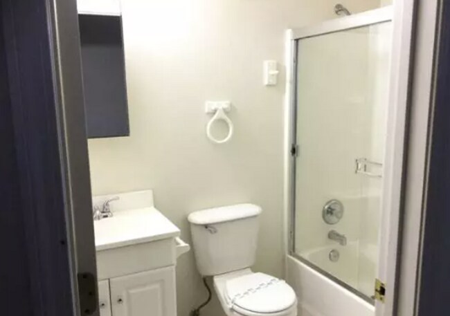 Foto del edificio - ASK ABOUT OUR MOVE IN SPECIAL!!
