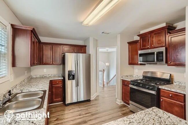 Building Photo - 4 br, 2 bath House - 642 Lynnfield Dr SE UNIT