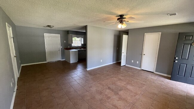 Foto del edificio - Home For Rent