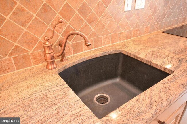 Foto del edificio - 4910 Cloister Dr