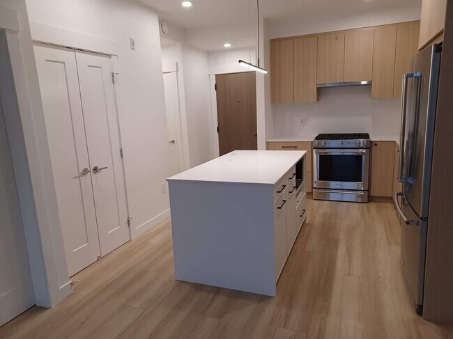 Photo du bâtiment - 2771 Montrose Ave