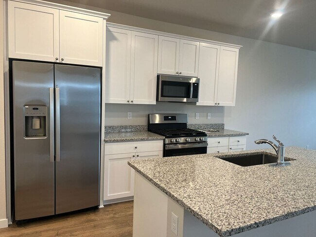 Building Photo - SHOWING 6/7 or SOONER with Advance Appoint...