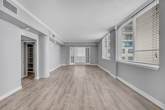 Foto del edificio - 5005 Collins Ave