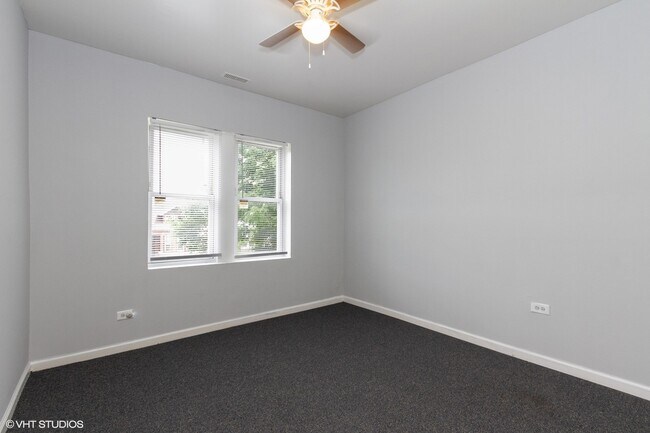 Foto del edificio - 1637 W 73rd St