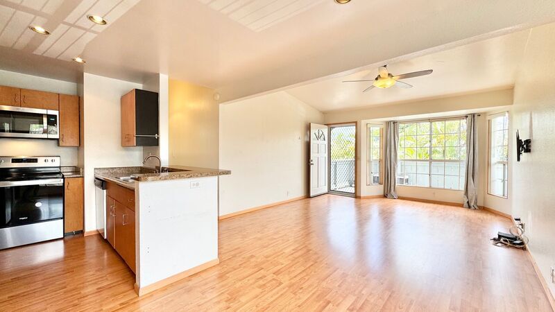 Primary Photo - 239 Mananai Pl