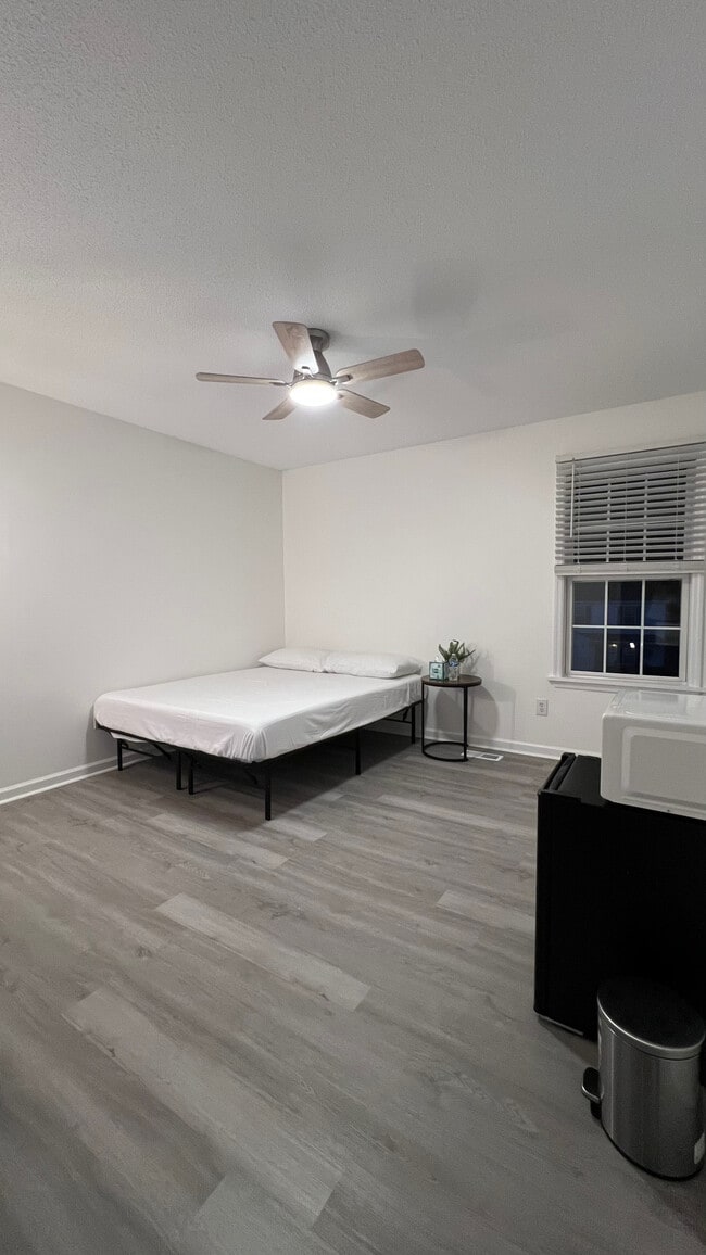 Building Photo - 301 Winners Cir S