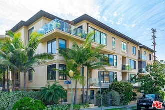 Building Photo - 1825 Fox Hills Dr