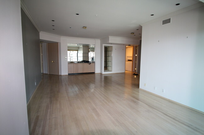 Living Room 2 - 10490 Wilshire Blvd