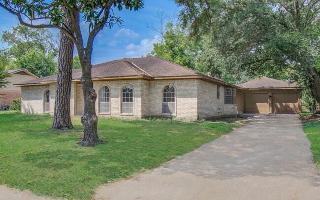 Building Photo - 7523 Antoine Dr