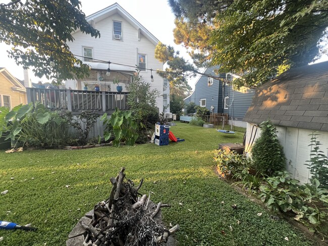 Building Photo - 1315 Cornwall Pl