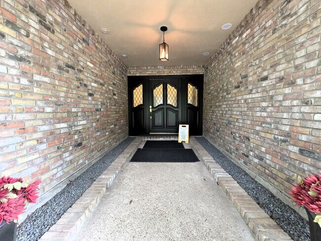 Foto del edificio - Large Duplex Unit just down the Street fro...