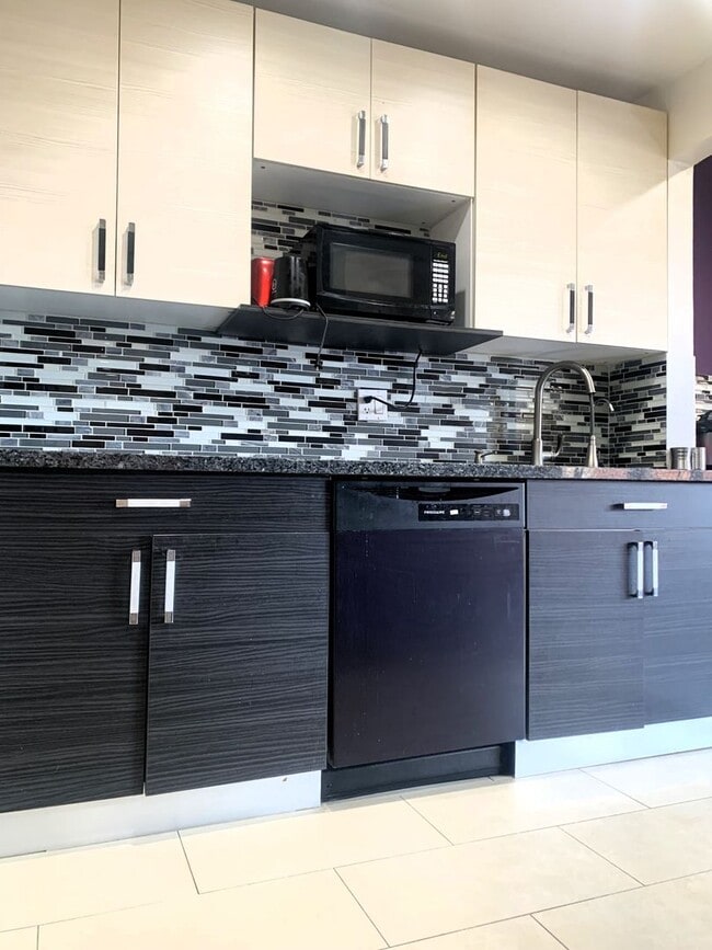 Building Photo - 2 Bedroom 2 Bath townhome in Santa Clara!