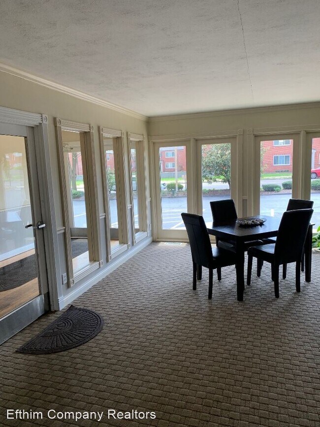 Foto del edificio - 1 br, 1 bath House - 8631 Old Bonhomme Rd....