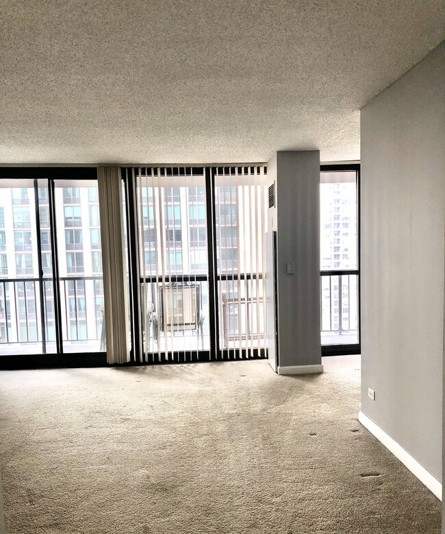 Building Photo - 10 E Ontario St