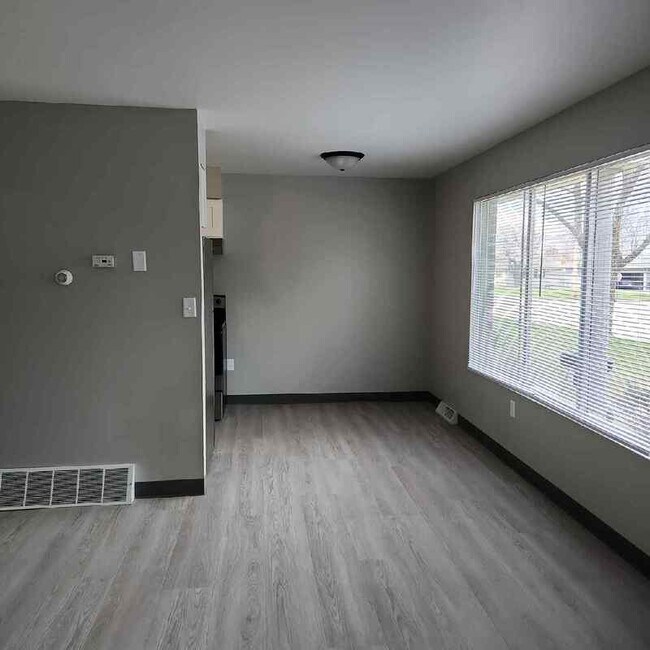 Foto del edificio - 348 E Marquette St