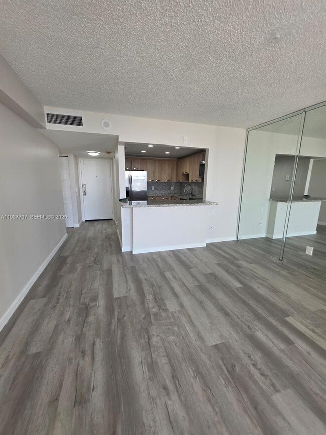 Foto del edificio - 13499 Biscayne Blvd