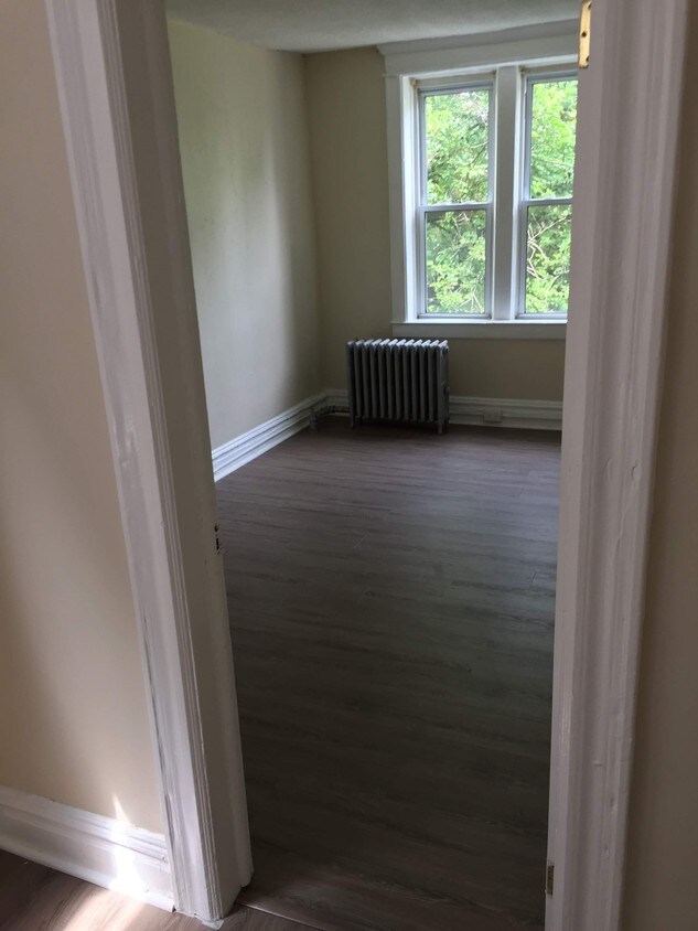 Primary Photo - 300 W Forest Ave