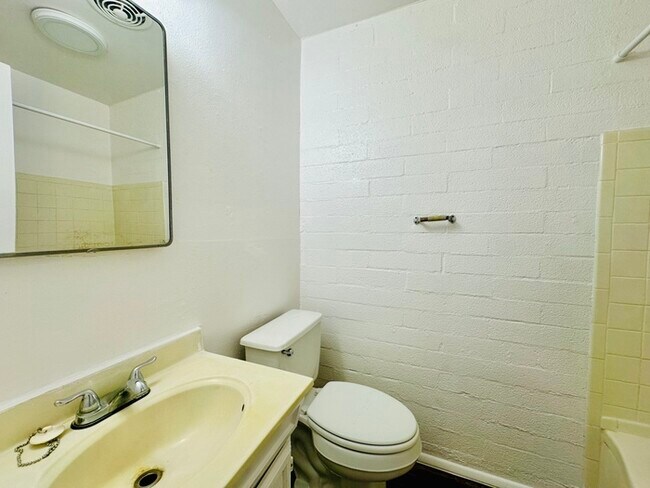 Building Photo - Spacious 2 Bedroom with New Flooring/Paint...