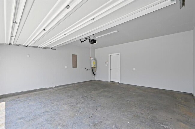 Building Photo - 5246 Redds Lk Dr