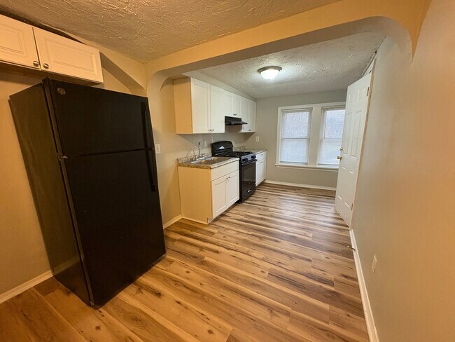 Foto del edificio - 10012 Robinson Ave