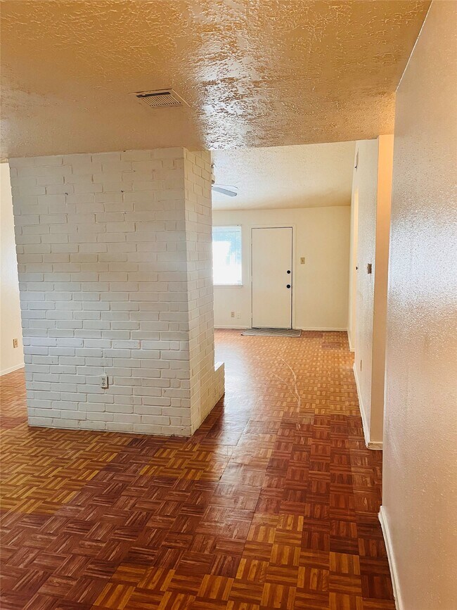 Foto del edificio - 16633 Gold Ridge Ln