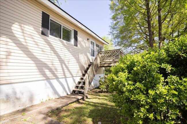 Foto del edificio - 2bd/1ba Duplex Unit in the Heart of Howell...