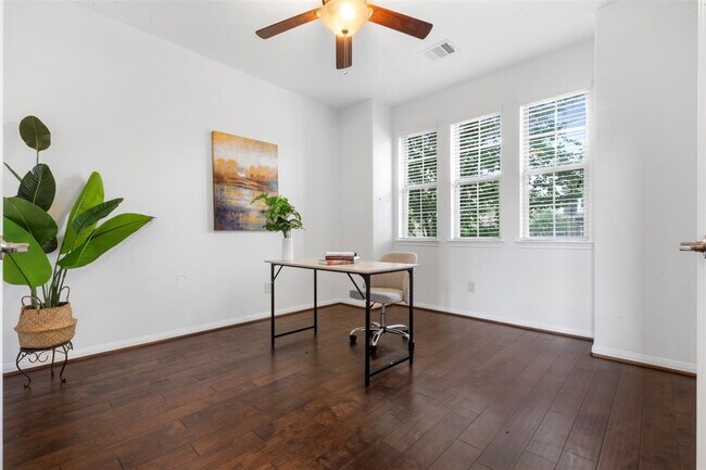 Foto del edificio - 3646 Aldridge Dr
