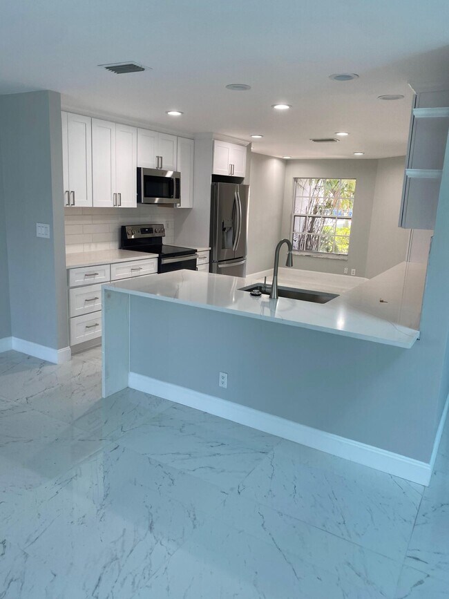 Building Photo - 17100  Boca Club Boulevard 3 Boca Raton Fl...
