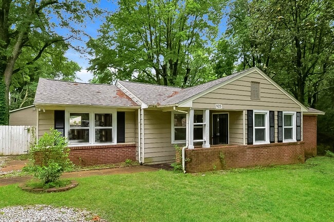 Building Photo - 925 Enfield Rd