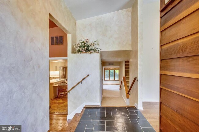 Building Photo - 1703 Woodman Dr