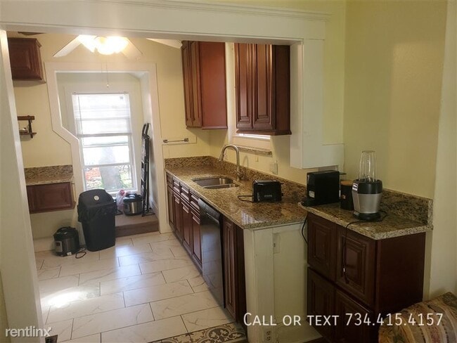 Photo - 1115 White St House