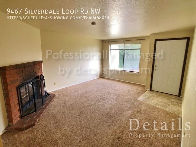 Building Photo - 2 BR Duplex in Quiet Silverdale Setting