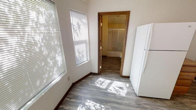 Building Photo - 511 W Cache La Poudre St